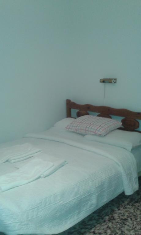 Manoleas Rooms To Let เลโอนีดีออน ห้อง รูปภาพ