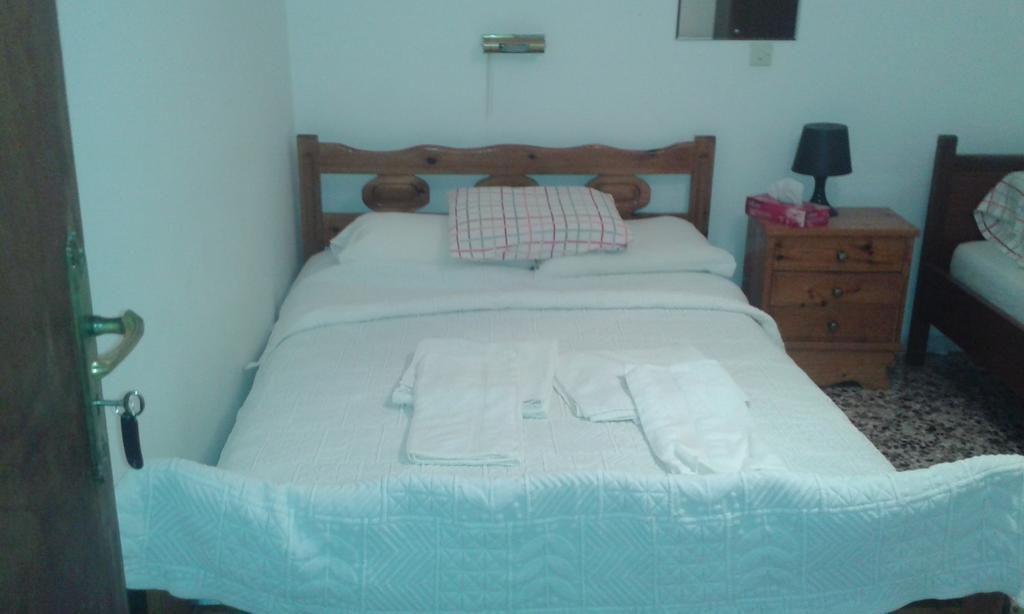 Manoleas Rooms To Let เลโอนีดีออน ห้อง รูปภาพ