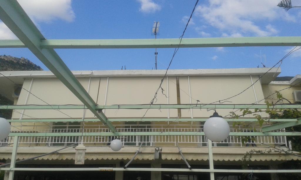 Manoleas Rooms To Let เลโอนีดีออน ห้อง รูปภาพ